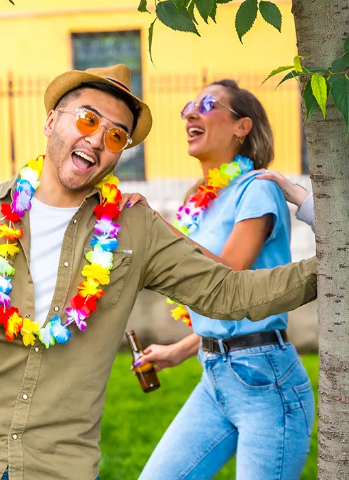 Happy people reconnect with the retargeting ads